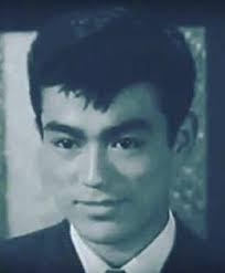 そんな野際陽子さん、プライベートでは1973年に俳優の 千葉真一さん と 結婚 し、1975年には長女で現在女優の 真瀬樹里 さんを 出産 しています。その後、千葉真一さんとは 離婚 しています。 若い頃は「美女」だった芸能人17：中森明菜 Mvgyoz3smoemvm