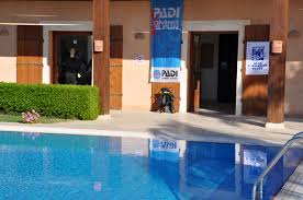 The door would swing open with ease, and all three submariners could swim to safety. Blue Submarine Diving Center Gemma Resort Marsa Alam Videos Auf Taucher Net