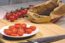 Cherrytomaten im olivenöl glacieren, bis sie sich öffnen. Cherrytomaten Diese Roten Fitmacher Machen Schlank Fit For Fun