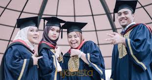 Ada yang kata, nak update cv manakala ada yang kata nak buat resume. Ini Perbezaan Di Antara Cv Dan Resume Yang Wajib Graduan Tahu Sebelum Memohon Kerja Hijabista