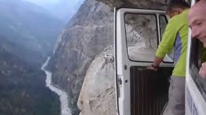 Risultati immagini per STRADE PERICOLOSE DEL MONDO