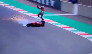 Lo spagnolo ha spiegato la dinamica dell'impatto: Michele Pirro Vola A 340 Km H Sul Rettilineo Del Mugello Guarda Il Video Choc Dell Incidente Video