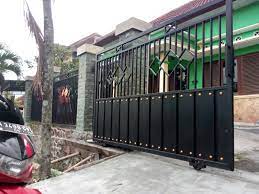 Model pagar besi dan pintu besi minimalis terbaru 2021 pagar besi menjadi salah satu bagian yang sepertinya menjadi wajib dipasangkan dalam beberapa rumah modern. 10 Desain Pagar Besi Minimalis Update Gambar Terbaru