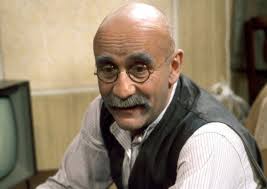 Warren Mitchell, who played Alf Garnett, dies at 89