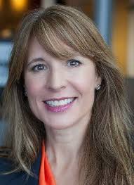 Holly Windham's Instagram, Twitter & Facebook