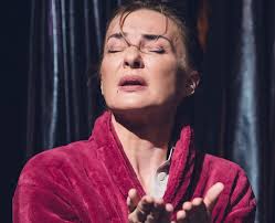 Spectacolul "Fragil/e", la Teatrul de Comedie