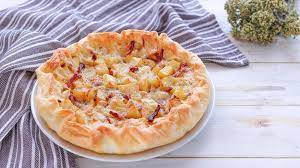 Tagliatei il burro a pezzetti e mettetelo in un robot da cucina assieme agli altri ingredienti, azionate la macchina e miscelate per circa un minuto. Fatto In Casa Da Benedetta Pizza Rustica Patate E Speck Facebook