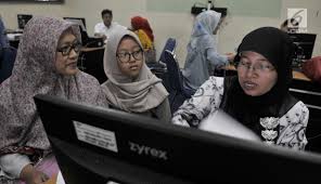 Memasukkan data profil ptk dari awal januari belum bisa sampai sekarang. Foto Orangtua Dan Calon Siswa Antusias Di Hari Pertama Pendaftaran Sekolah News Liputan6 Com