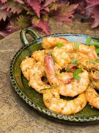 Crevettes Sautees A La Chermoulah Recette Epices De Cru Recipe Spice Recipes Sauteed Shrimp Recipe Shrimp Recipes