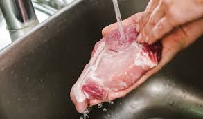 Tentunya bau tidak sedap tersebut bisa menghilangkan selera makan. Ini Rahasia Olah Daging Kambing Biar Enggak Bau Pakai Daun Pepaya Semua Halaman Cewekbanget