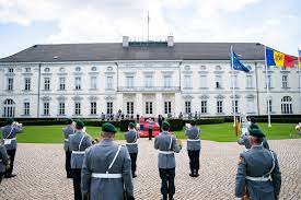 Am discutat despre cooperarea pe subiecte de interes comun. Www Bundespraesident De Der Bundesprasident Terminkalender Begrussung Der Prasidentin Der Republik Moldau Maia Sandu Mit Spielen Der Nationalhymnen