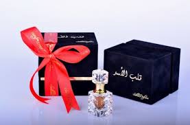 عطر قلب الأسد عطر يزأر بالشجاعة والقوه يجمع بين عبق دهن العود بشذي الورد ليطل عليكم بفخامة وهيبة الملوك أضعه بين يديكم مع م perfume bottles gifts perfume