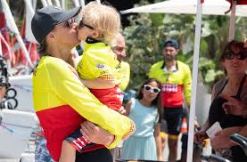 Und tatsächlich, der schein trügt nicht. Charlene Von Monaco Kusschen Fur Die Sportliche Mama Panorama Stuttgarter Zeitung