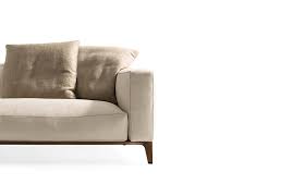 Serie an modularen sofas und einem polstersessel aus massivem exklusive und vielfältige projekte, in denen die untypische einzigartigkeit des stils von giorgetti zum. Aton Sofa Sofas Giorgetti