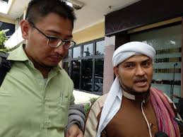 Muhammad rizieq sihab telah terbukti secara sah dan meyakinkan bersalah melakukan tindak pidana turut serta melakukan perbuatan dengan niatan pemberitahuan bohong, dengan sengaja menerbitkan keonaran di kalangan selain itu juga berisi surat pernyataan habib rizieq shihab, yang bertuliskan Dua Akun Ini Yang Dianggap Menghina Pimpinan Fpi Rizieq Shihab Metro Tempo Co