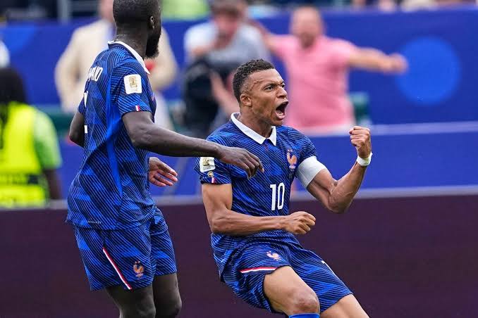 Kylian Mbappé scores 2 goals to lead France to 3-0 win over Iraq and into World Cup knockout stage | CFJC Today Kamloops