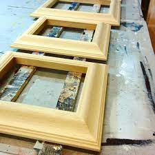 Cornici Assemblate Ora Iniziamo La Finitura Cornici Incorniciare Legno Grezzo Artigianale Lavoriincorso Wood Pictu Cornici Artigianali Cornici Legno
