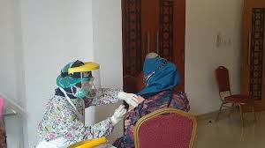 Tapi dilansir dari express oleh suara.com, sebuah studi di jama dermatology telah menghubungkan suntikan vaksin pfizer dan moderna dengan efek samping baru yang berupa reaksi kulit. 3l Xodbrabwtqm