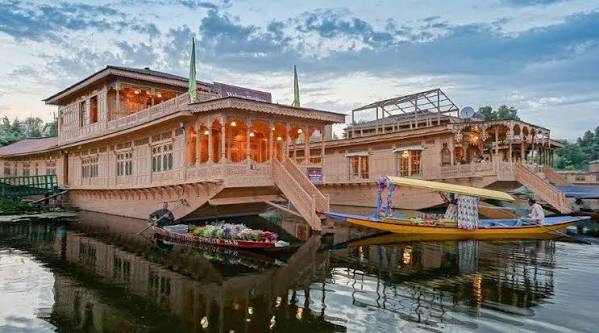 Houseboat Experience