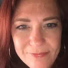 Sarah Roe's Instagram, Twitter & Facebook