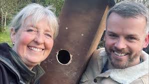 World’s first Ringneck Parakeet webcam nestbox? A collaboration with  Wildlife Kate.