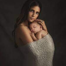 Motherhood Pictures Poses Of Mother And Newborn Baby Newborn Photography Indoor Studio Photography Lighting For Studio Portraiture Suebryce Portraits Pho
