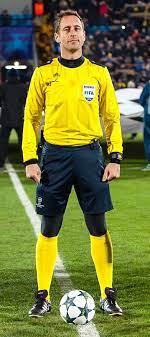 Artur manuel ribeiro soares dias (født 14 juli 1979) er en portugisisk fodbold dommer , der er et børsnoteret internationalt dommer for fifa og uefa siden 2010. Artur Dias Wikipedia