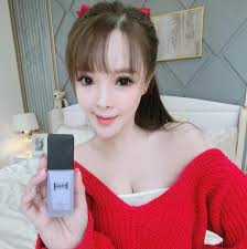 💜一分钟打造超心机“真”素颜！💜 ☑️不假白｜轻遮瑕☑️提亮肤色｜美白肌肤☑️防晒｜ 底妆☑️抗UV ｜抗蓝光☑️消炎｜抗痘｜修复｜舒缓Hada  Himitsu是一款妆养合一唤肤霜🙆🏻‍♀ 做好防晒防护的同时，也能把肌肤养好✓ 一次见效！打造素颜肌🥰 心动不如行动！赶紧联系我！