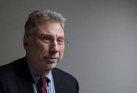 Marty Baron: “La gente se fía más de sus sentimientos que de los hechos”