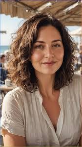 Ellie Moe's Instagram, Twitter & Facebook