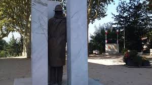 Il retrouve aussi une résistance tragiquement transformée. Jean Moulin Memorial Caluire Et Cuire Caluire Et Cuire Tracesofwar Com