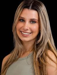 Elyse Hoffman's Instagram, Twitter & Facebook