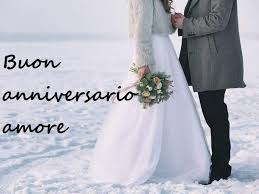 Quando si parla di anniversario di matrimonio, gli auguri sono d'obbligo, per accompagnare il regalo con un biglietto, o anche solo per un messaggio che esprima. Buon Anniversario Di Matrimonio 100 Frasi E Immagini Da Dedicare Agli Sposi Aforismi E Citazioni