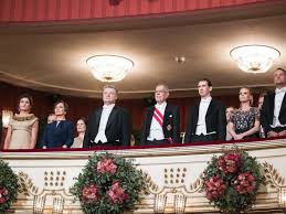 Das ist seine first lady seit der gemeinsamen schulzeit ist susanne die frau an ­sebastian kurz' seite. Sebastian Kurz Was Fur Ein Kleid Seine Susanne Stahl Beim Wiener Opernball Allen Die Show Bunte De