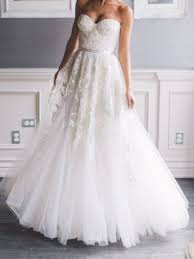 This Reem Acra Heavenly Lace Dress Was Purchased In 2014 From Quot The White Dress Quot Used Wedding Dresses Stunning Wedding Dresses Wedding Dresses Lace