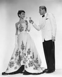 Dwaj bracia z zamożnej rodziny zakochują się w córce szofera. Fashion Film Audrey Hepburn Hubert De Givenchy Eine Liebe Mit Stil Filmsalon