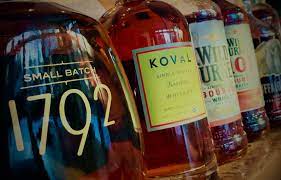 Composition whisky canadien & sirop d'érable. Rye Bourbon Deux Larrons Qui Font La Fete Le Devoir