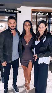 Almeda abazi news, gossip, photos of almeda abazi, biography, almeda abazi boyfriend list help us build our profile of almeda abazi! Genta Ismajli Publikon Fotografi Perkrah Tolgahan Sayisman Dhe Almeda Abazit Telegrafi