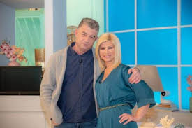 Η ζήνα κουτσελίνη γεννήθηκε και πέρασε τα παιδικά της χρόνια στη σκόπελο. Zhna Koytselinh Apoxaireta Ton Synergath Ths Giwrgo Karaibaz 8a Se Anazhtw Lifebuzz Gr