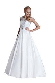 Maybe you would like to learn more about one of these? Atemberaubendes Brautkleid Mit Aufwendiger Guipure Spitze Veredelt Dezente Und Hochelegante Details Wie Der Traumhafte Gurt Brautmode Hochzeitskleid Kleider