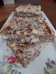 Für den mohnkuchen wird der hefeteig ausgewellt, mit der mohnfüllung bestrichen, und von zwei seiten zur mitte hin. Das Perfekte Mohnschnitten Mohnkuchen Mal Anders Rezept Mit Bild Und Einfacher Schritt Fur Schritt Anle Kuchen Kuchen Und Torten Rezepte Kuchen Rezepte Einfach
