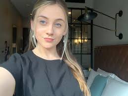 My healing? It wasn't just about weight loss. It was about finally feeling  like ME again. 💁🏼‍♀️ ✔️ Confidence came back ✔️ My gut isn't angry 24/7  ✔️ And my faith? Whew —