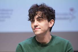 Michele merlo, conosciuto anche come mike bird di amici, è in ospedale. Michele Bravi Vincitore Di Amici Speciali La Canzone Della Rinascita Dopo La Tragedia Donnapop