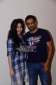 Sanjay Suri And Suzanna Mukherjee Promote Mona Darling So the night before the task i had given an interview for the show but it didn't work out. suzanna mukherjee promote mona darling