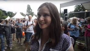 Sophie, who is the daughter of tv producer robin bextor and former blue peter presenter janet ellis (her parents divorced when she was four), has enjoyed a busy summer gigging at festivals with her husband, the feeling's bassist richard jones, 35, who is currently working on his band's fifth album. Sophie Ellis Bextor Musician The Chiswick Calendar