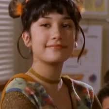 Miranda's smile😁💖 . . . By: @lizziemcguire_outfits