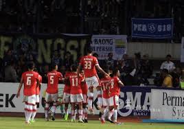 Sebelumnya, persib bandung lolos ke babak semifial piala menpora 2021 setelah bertarung sengit dengan persebaya surabaya, persib menang dengan. Panas Duel Persib Vs Persija Diwarnai Ricuh Di Akhir Laga Okezone Bola