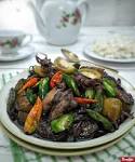 Hai mom kesempatan kali ini kita akan bahas perihal  resep cumi masak hitam
