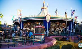 Le Carrousel De Lancelot Disneyland Parc D Attraction Disneyland Paris