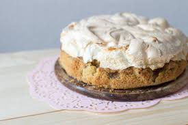 Ausgefallene kuchen rezepte donut torte backen 422 kuchen torte rezepte lecker torten und kuchen rezepte fur den thermomix buch weltbild de schnelle einfache torten 5 blitz kuchen in 30 minuten himbeer vanille torte frau holle kuchen. Rezept Rhabarberkuchen Mit Baiser Haube Kathastrophal